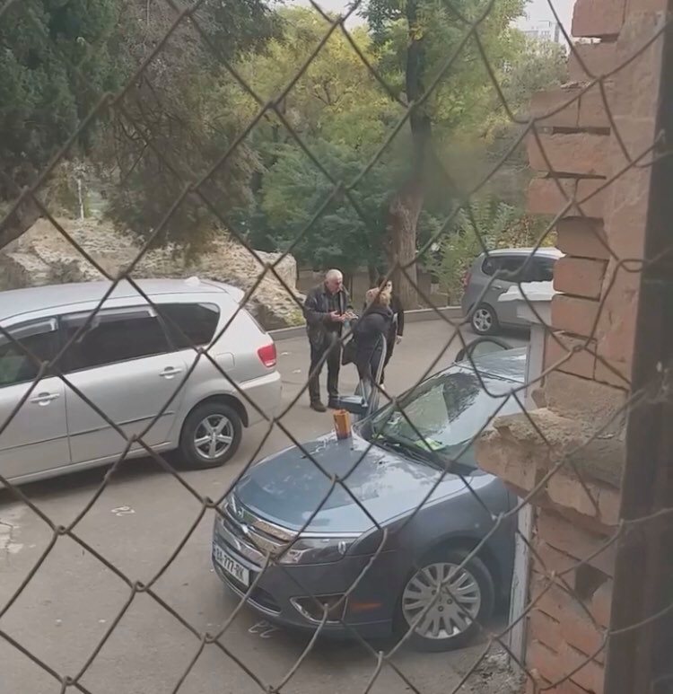 „ამომრჩევლები უბანზე შესვლამდე ამ მანქანას აკითხავენ“ [ვიდეო]