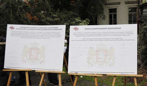 Five opposition parties sign parliament boycott document
