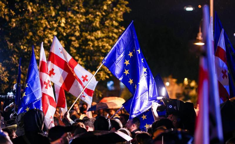 დემონსტრანტების დასახმარებლად ანგარიში გახსნეს ბრიტანულ ბანკში