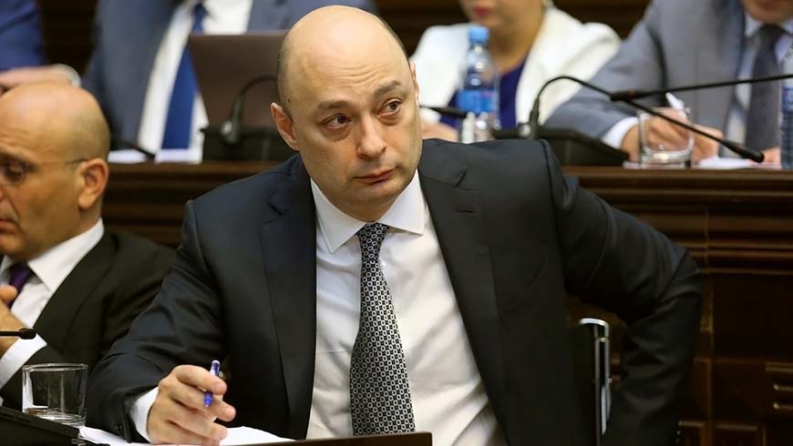 ეკონომიკის ყოფილ მინისტრს პარლამენტში ელიან