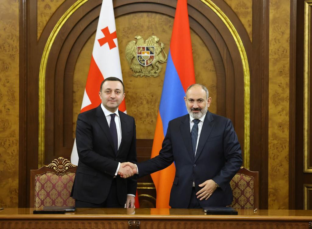 ირაკლი ღარიბაშვილი:"ნიკოლ ფაშინიანთან შეხვედრაზე რეგიონალური მშვიდობისკენ მიმართული ინიციატივები და ეკონომიკური და სავაჭრო ურთიერთობების გაფართოების შესაძლებლობები განვიხილეთ"