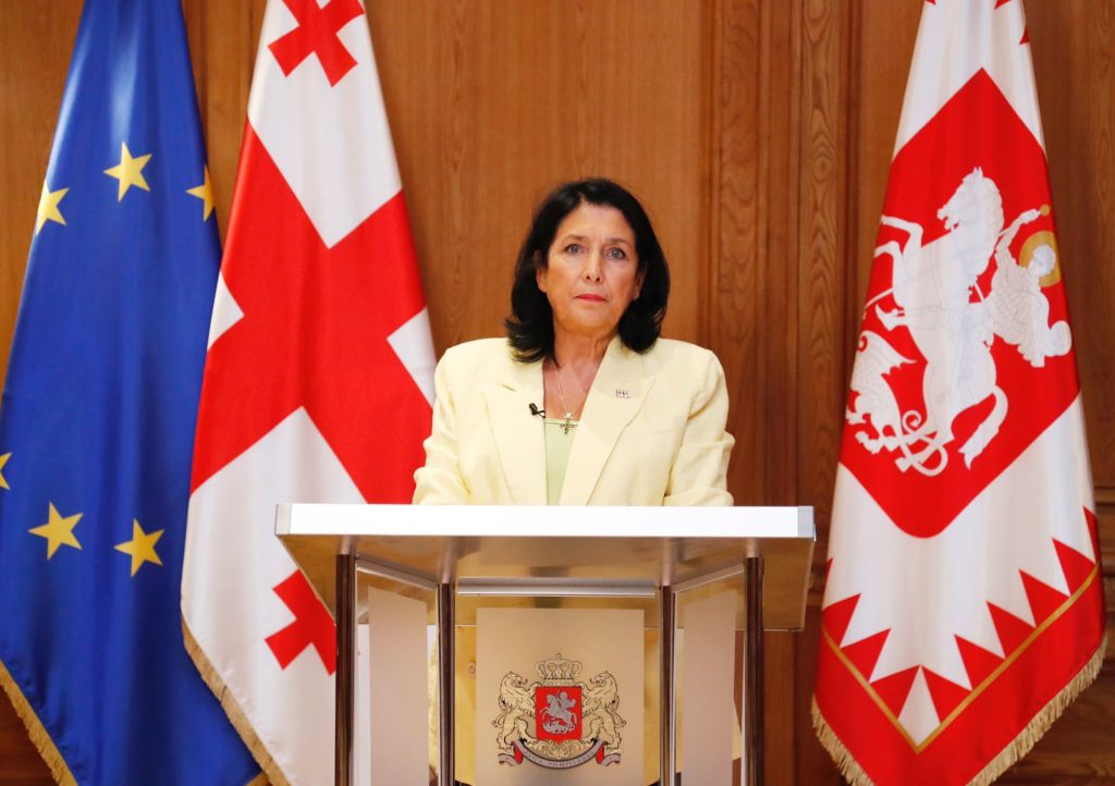 პრეზიდენტი – აშშ-ისა და ევროკავშირის გადაწყვეტილებებზე: ეს პასუხია „ოცნების" მტრულ პოლიტიკაზე მათ მიმართ და გაფრთხილებაა საზოგადოებისთვის