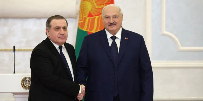 ოკუპირებული ტერიტორიების შესახებ კანონის დამრღვევი ლუკაშენკო, რომელსაც აფხაზეთში მრავალმილიონიანი ბიზნესი აქვს, "ოცნებას" აქებს: "საქართველოსთან არანაირი პრობლემა არ გვაქვს!"