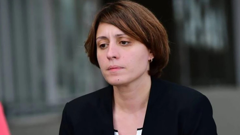 ელენე ხოშტარია: დროებითი მოთავსების იზოლატორში უკან შემიკრეს ხელები, ორ პოლიციელს ვეჭირე, მეჭიდავებოდნენ და სრულად გამაშიშვლეს