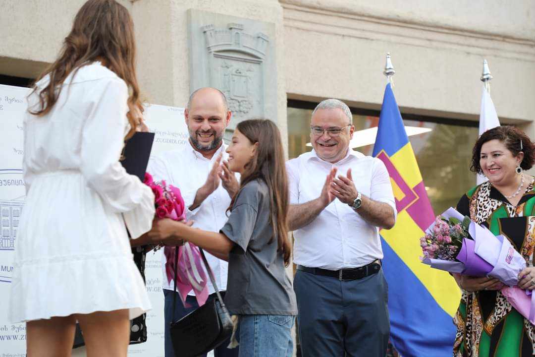 ზუგდიდის მერიამ ოქროსა და ვერცხლის მედალოსნები დააჯილდოვა