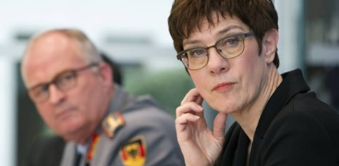 Министр обороны Германии обвинила Россию в провокациях из-за наращивания войск