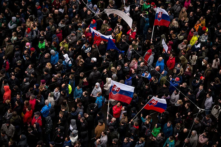 სლოვაკეთში ფიცოს მთავრობის წინააღმდეგ მასობრივი საპროტესტო აქციები გაიმართა